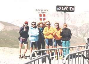 Hele holdet p toppen af "Col de Galibier" i bidende kulde.